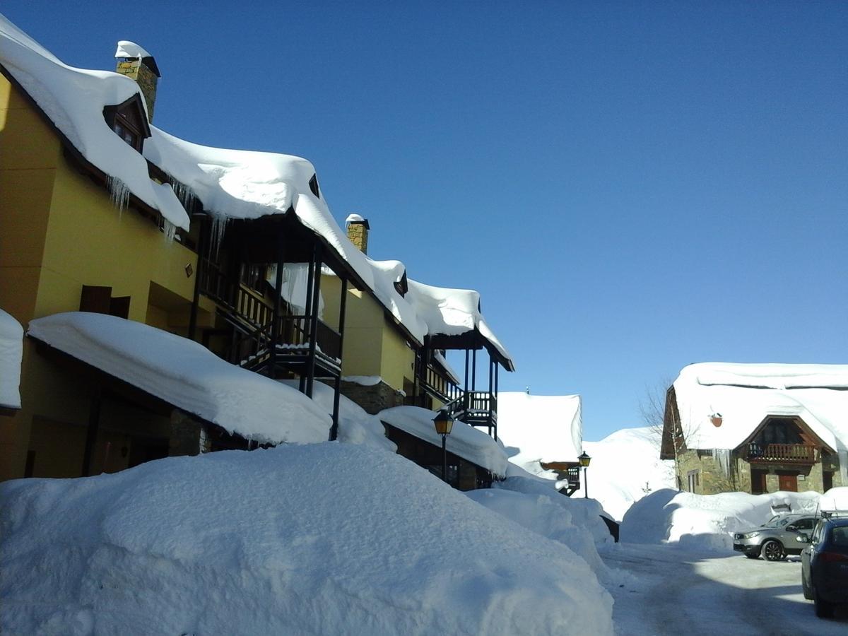 Apartamentos Tanau Baqueira Beret Eksteriør billede